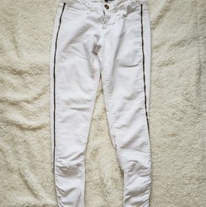 White luxury chic jeans by Allen Schwartz